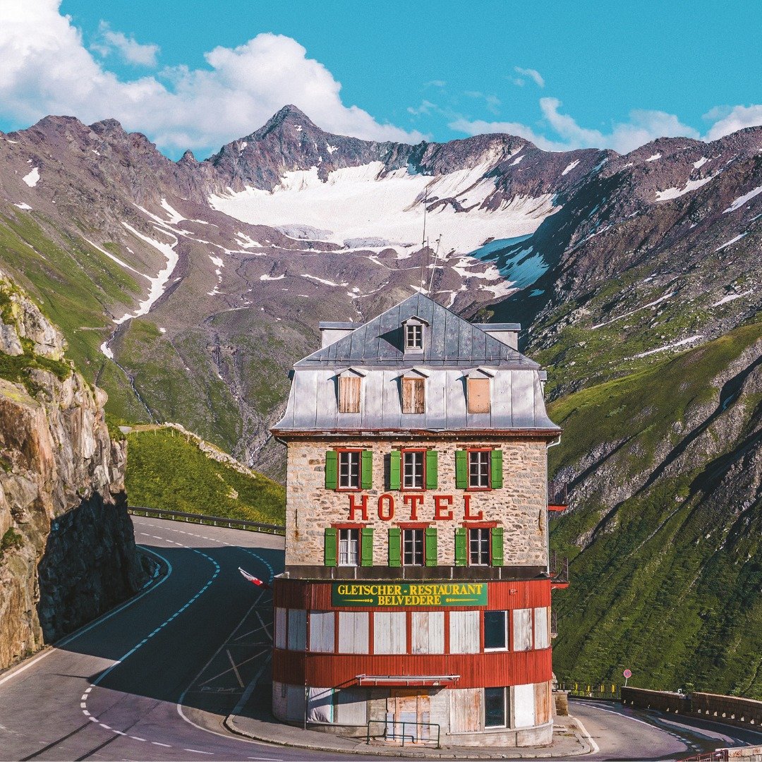 Projeto fotográfico reúne lugares que parecem cenas de filmes do diretor Wes Anderson